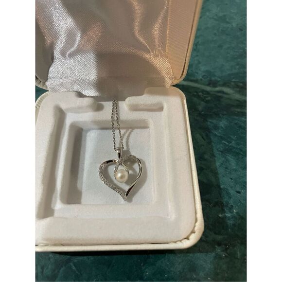 Kay’s Heart Pearl & White Lab-Created Sapphire Sterling Silver Necklace Gift Box - Picture 2 of 8